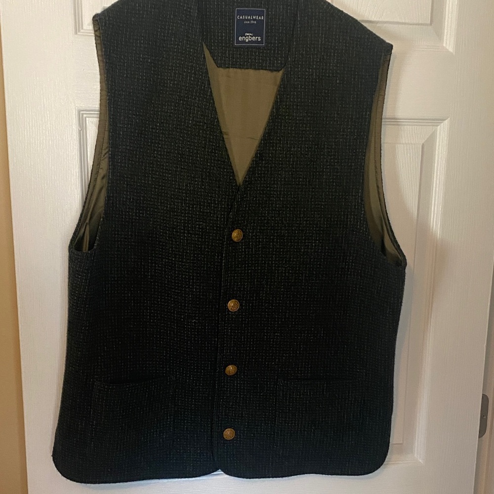 Castaway Black Men's Vest - Green/creams Size XL.